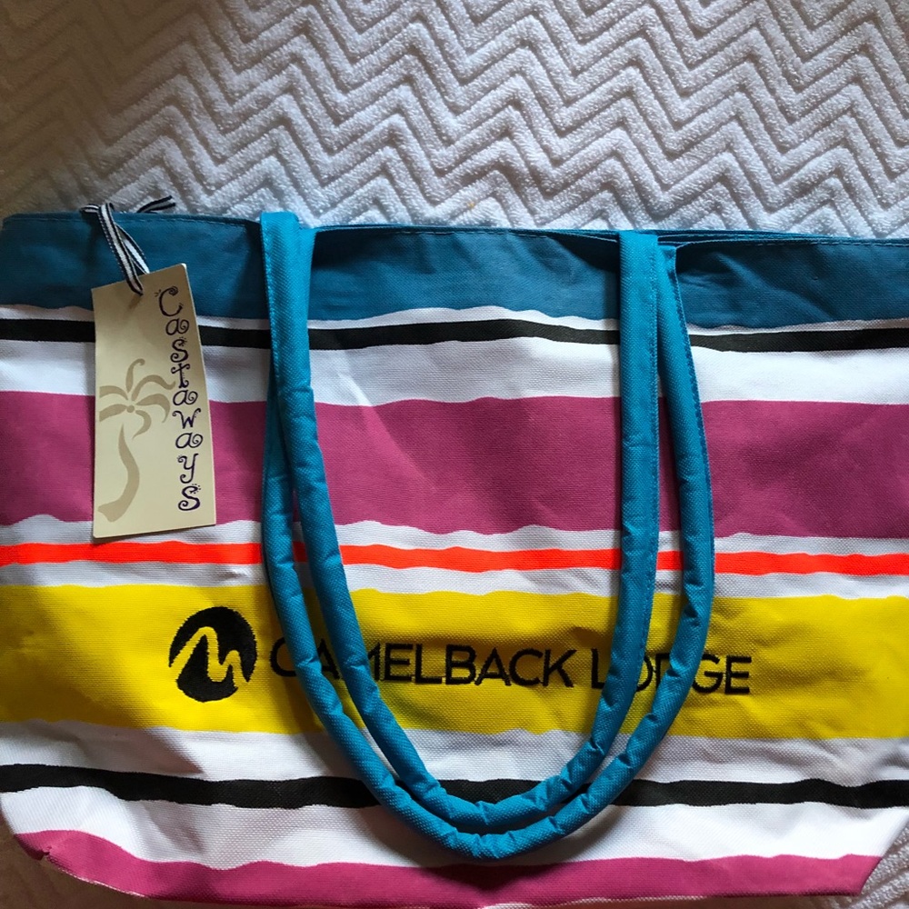 Large tote with zipper